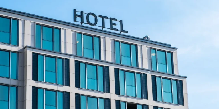 How to Avoid Convention Hotel Contract Risks: The Definitve Editorial Guide